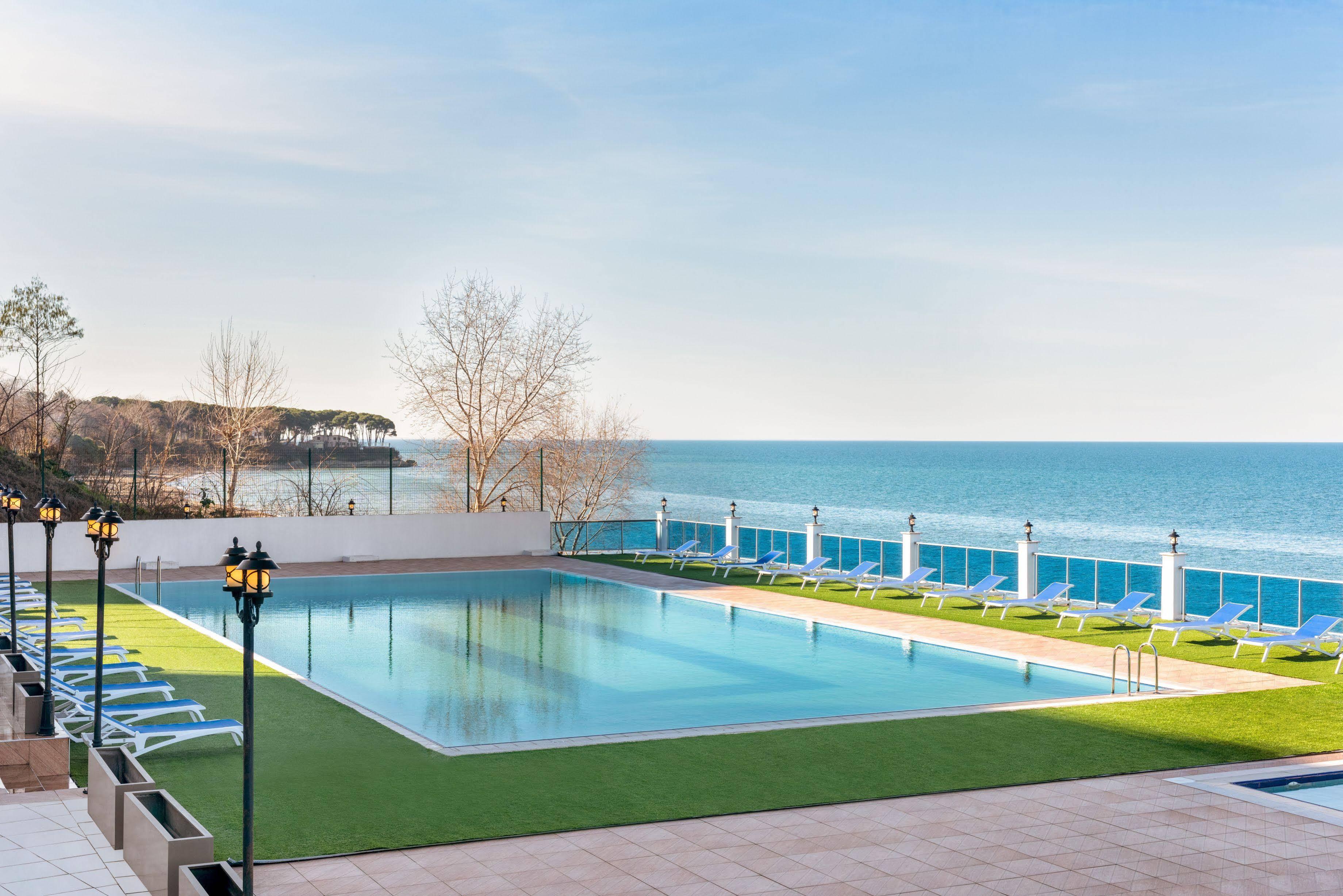 Ramada Resort By Wyndham Unye Exterior photo